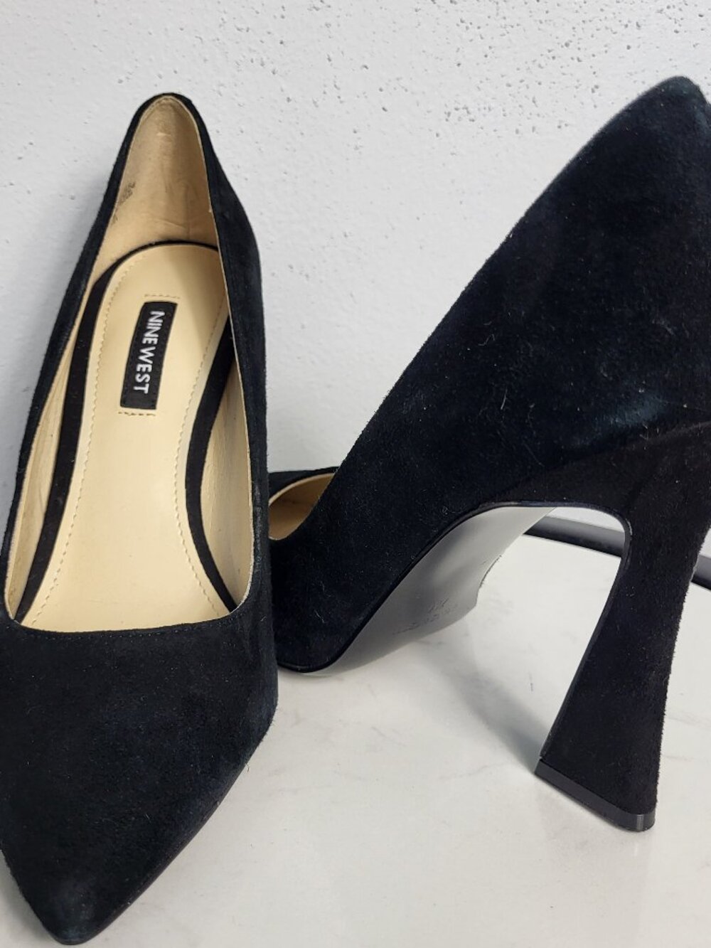 NWOB~NINE WEST~6/6.5~BLACK SUEDE PUMPS HEELS POINTED TOE STILETTO BLOCK HEEL